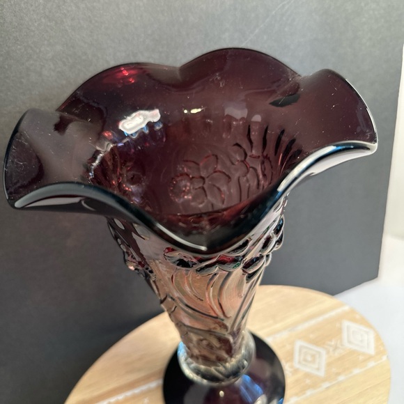 Amethyst Color Ruffle Vase 10 Inches High Daffodils pattern embossed - Picture 7 of 13